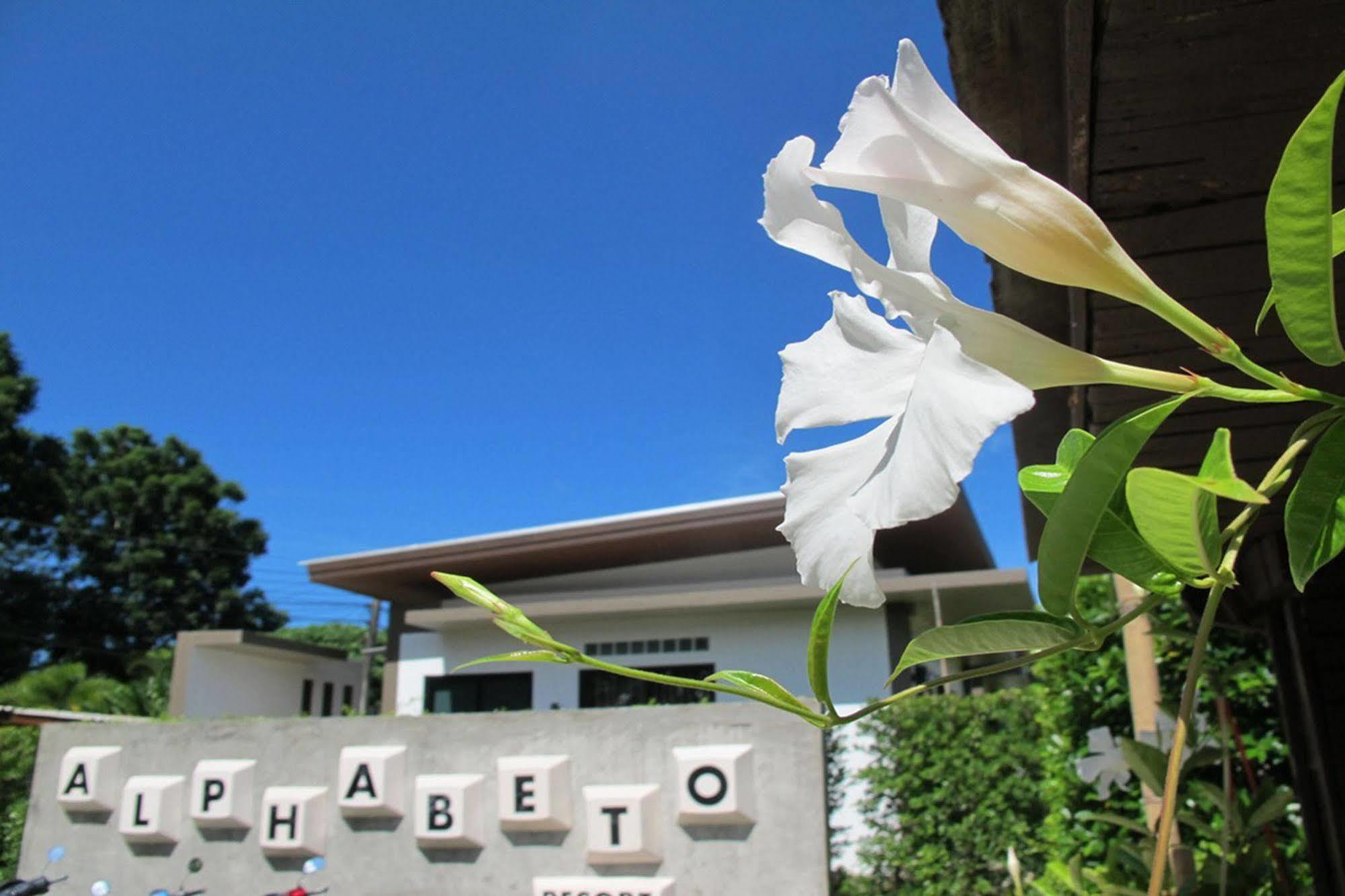Alphabeto Resort Nai Harn Eksteriør billede