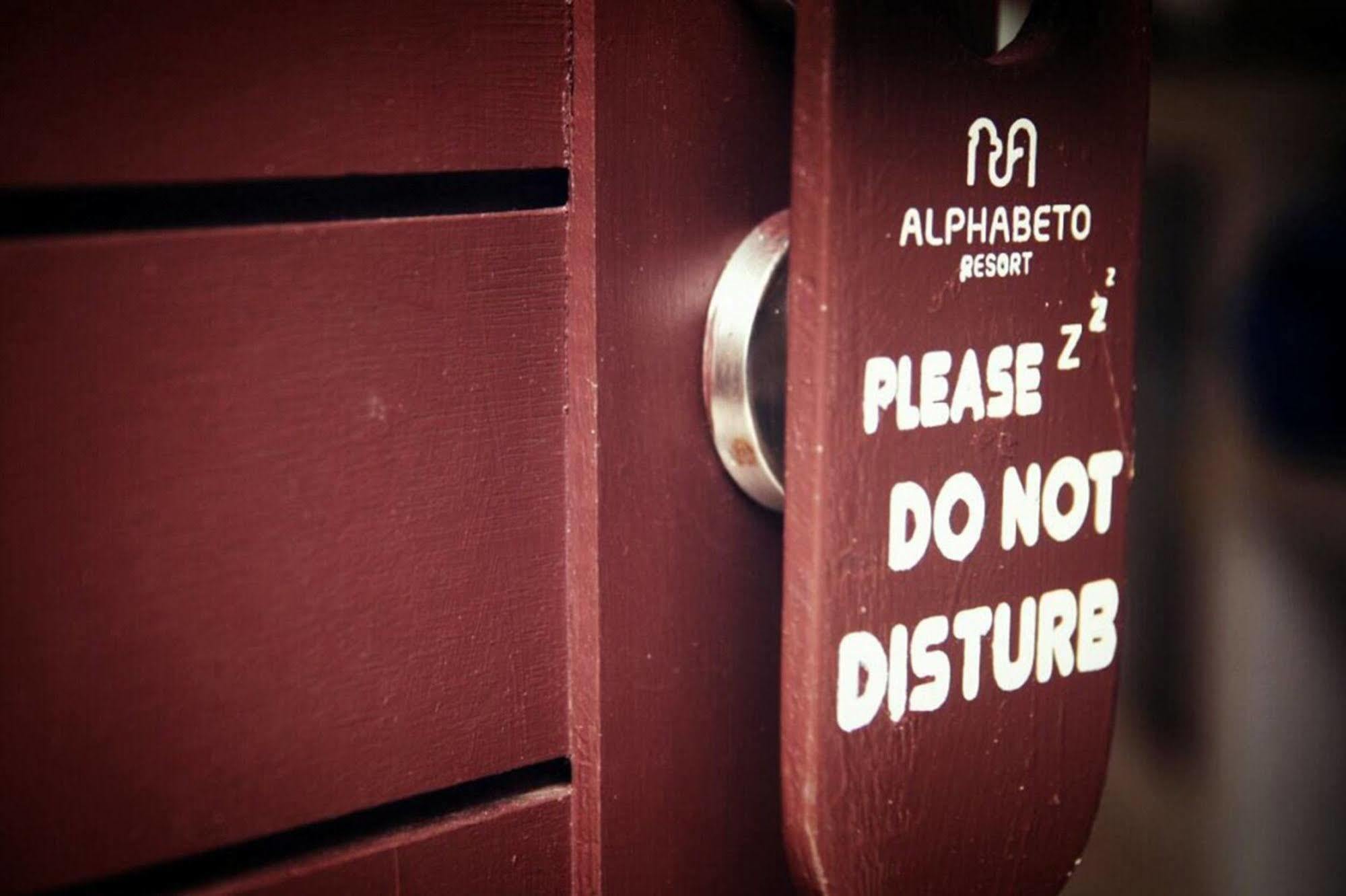 Alphabeto Resort Nai Harn Eksteriør billede